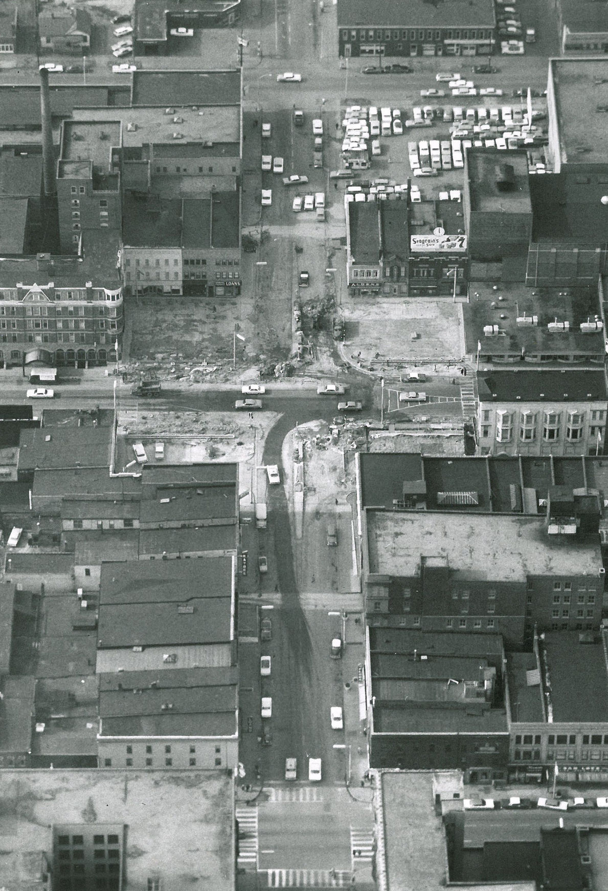 1963: Lincoln Square construction